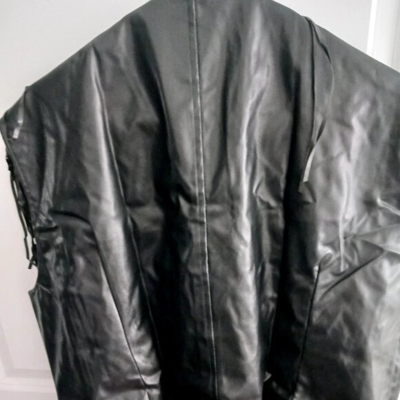 Men’s Faux Leather Fringe Biker Vest – Sleeveless Black Size 2X Large - Picture 7 of 8